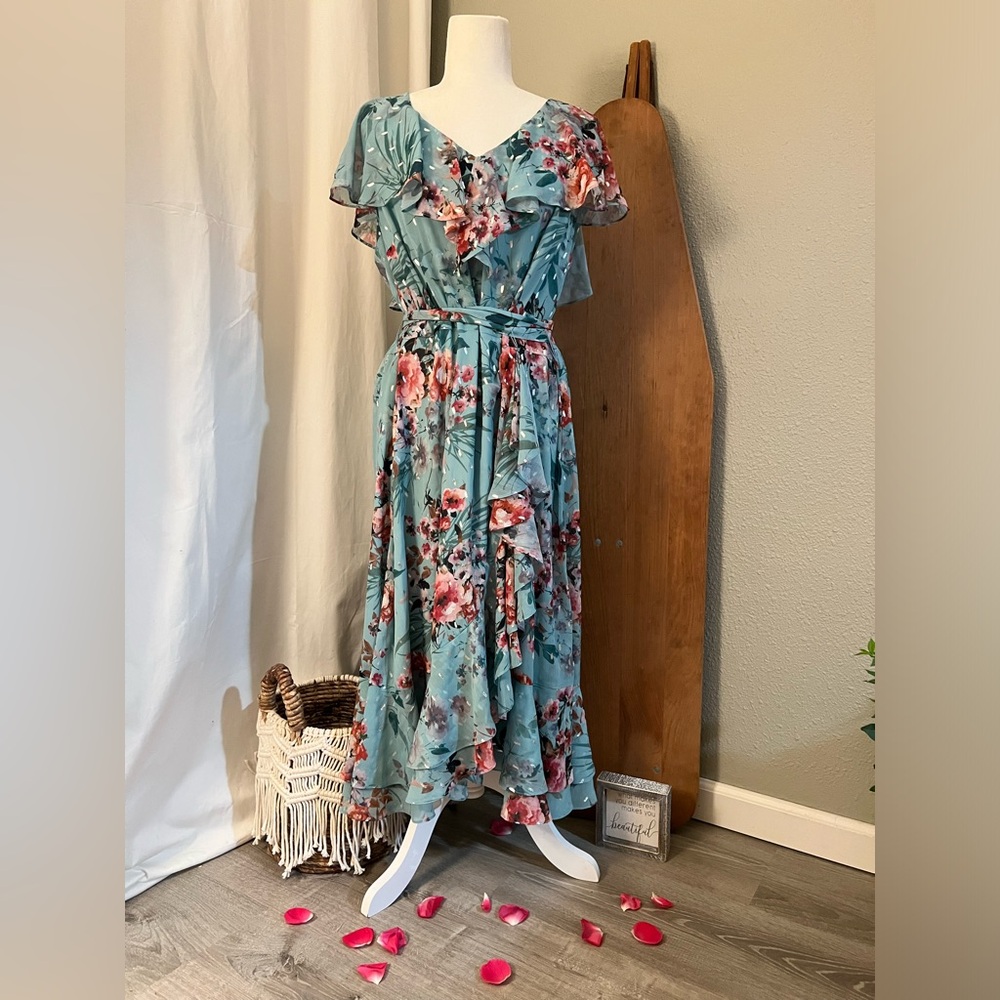 Eliza J (Nordstrom) 22W floral print soft flowy formal dress